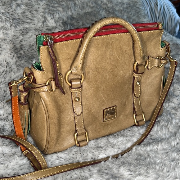 Beautiful Authentic Dooney & Bourke Purse - Picture 3 of 8